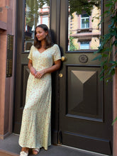 Load image into Gallery viewer, The Long Summerdress - Yellow Summerfield